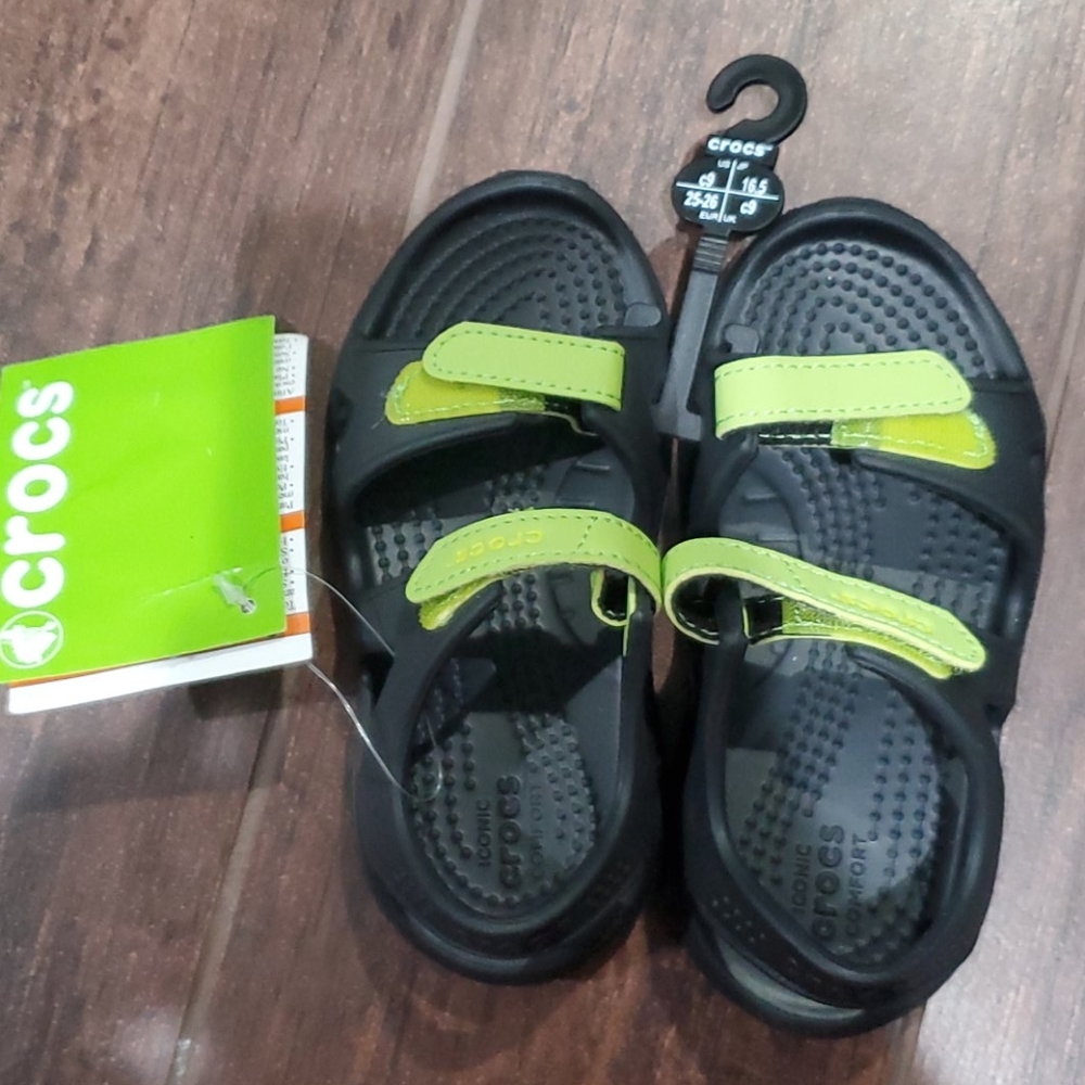 Toddler crocs